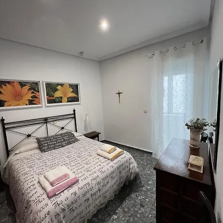 Torreperea- Piso Completo بيت للعطل